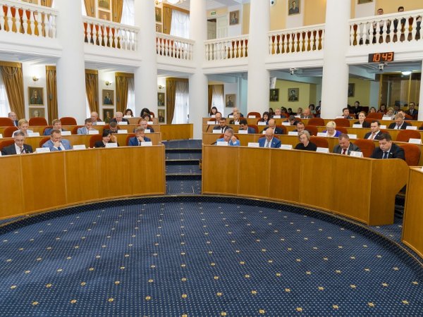 «Вы патриоты или где»? Депутаты Заксоба поспорили из-за поправок в бюджет