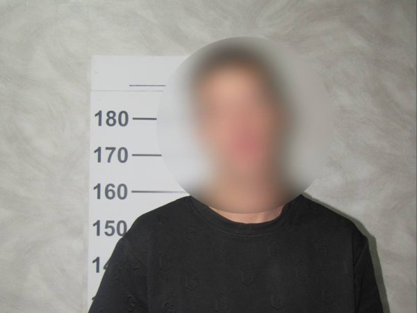 Видео: сотрудник спортивного магазина бросается на мужчину, который украл куртку