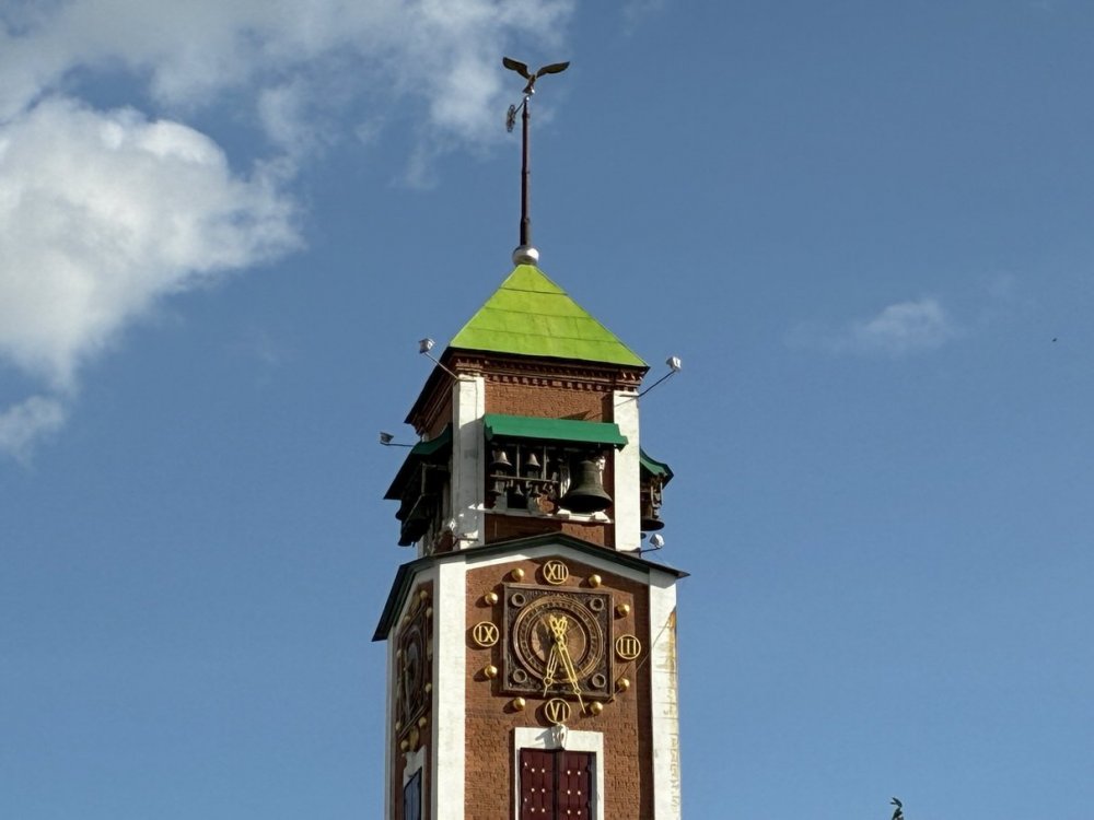 Башенные часы на улице Советской в Оренбурге. Фото 1743.ru Башенные часы на улице Советской в Оренбурге. Фото 1743.ru