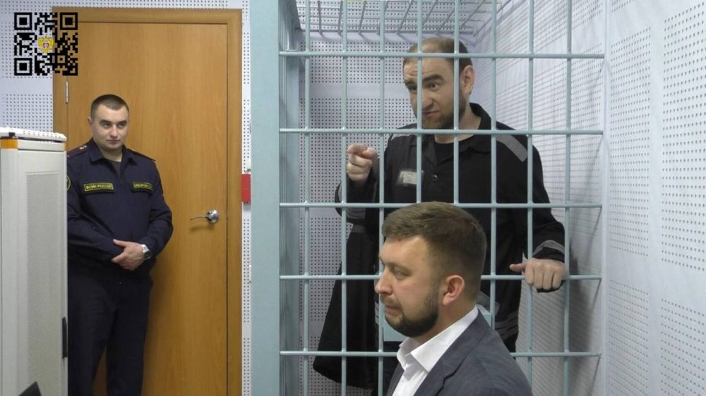 Экс-сенатор Рауф Арашуков на очередном заседании по обвинению его в даче взятки. Фото: объединённая пресс-служба судов Оренбургской области Экс-сенатор Рауф Арашуков на очередном заседании по обвинению его в даче взятки. Фото: объединённая пресс-служба судов Оренбургской области