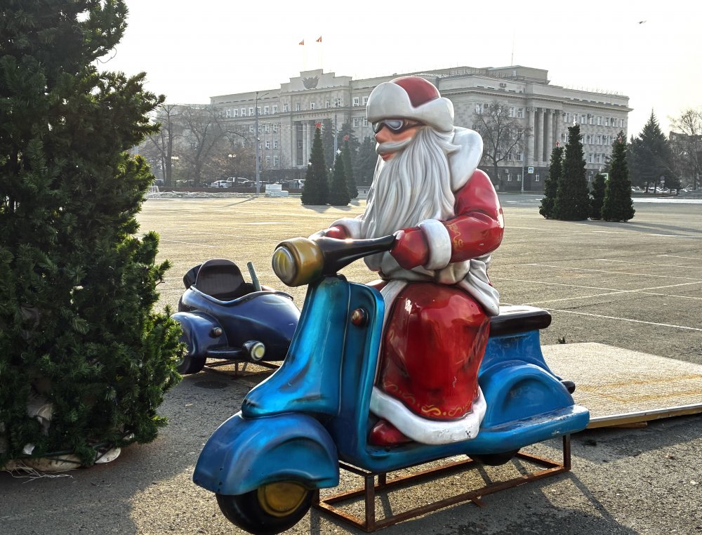 Дед Мороз на главной ёлке Оренбурга. Фото 1743.ru