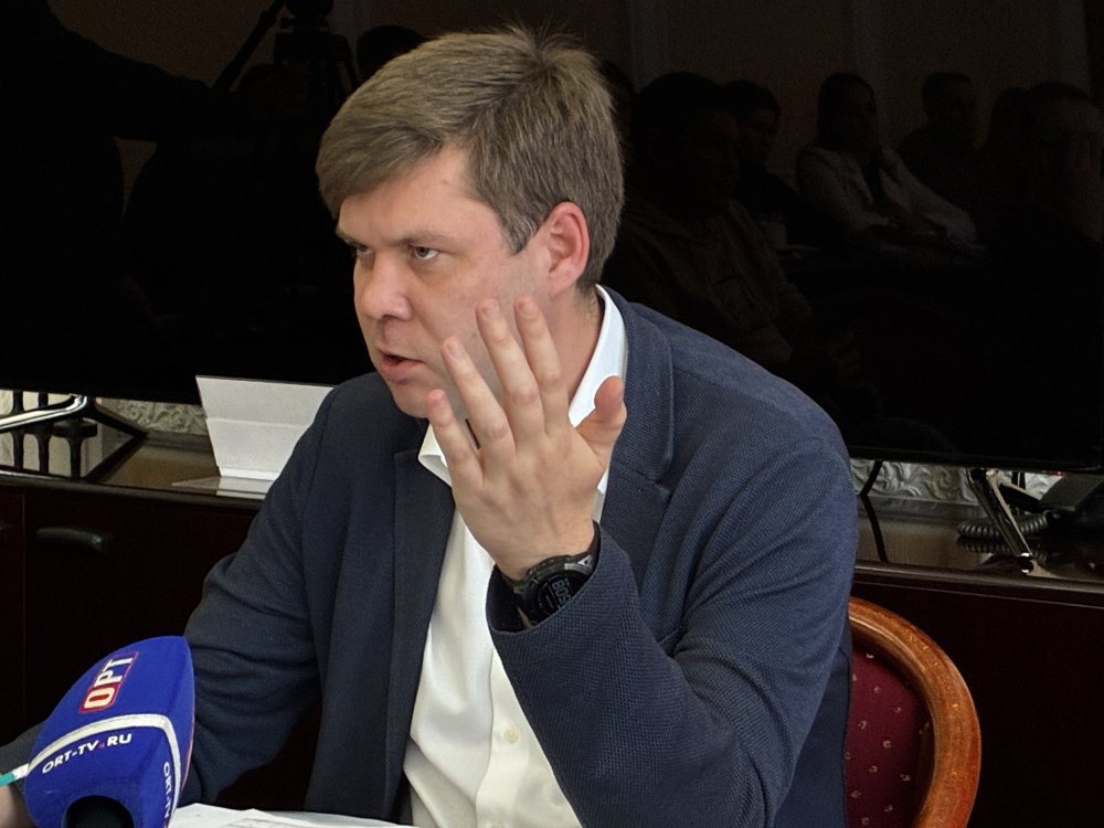 Альберт Юмадилов на брифинге с представителями городских СМИ. Фото 1743.ru