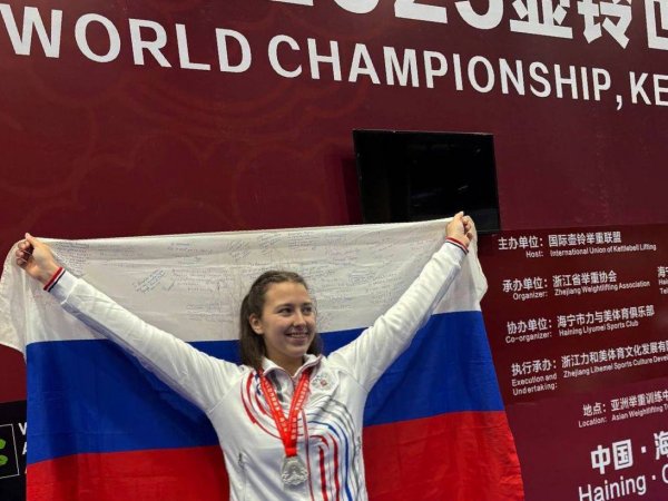 Оренбурженка взяла «серебро» первенства мира по гиревому спорту