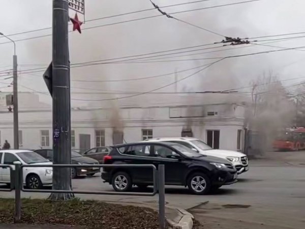 В Оренбурге в троллейбусном депо произошёл пожар