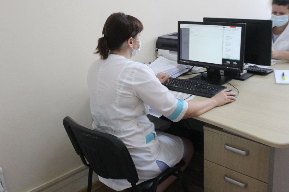 Компьютер теперь есть в каждом кабинете каждой поликлиники. Фото 1743.ru