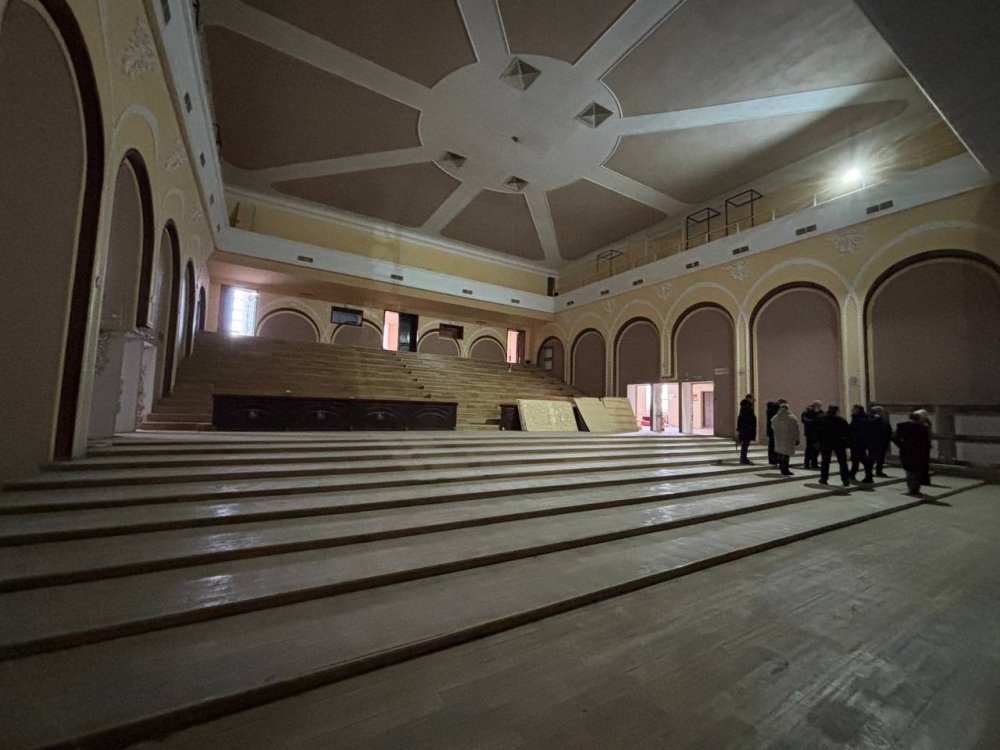 В здании театра Музыкальной комедии в Оренбурге уже месяц идёт капитальный ремонт; фото: тг-канал Евгении Шевченко 