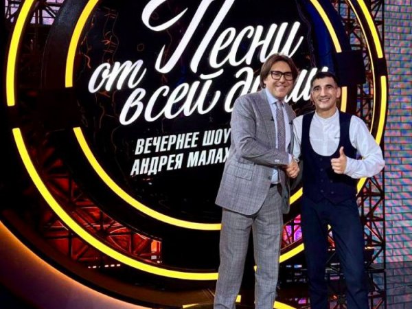 Науржан Утепбергенов во время съёмок сюжета для федерального канала