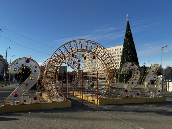 Новогодний городок в Оренбурге. Фото 1743.ru