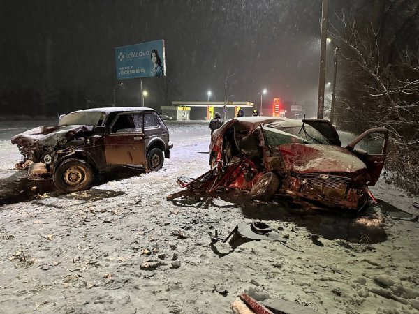 В Оренбуржье столкнулись два автомобиля, полные молодёжи: один погиб