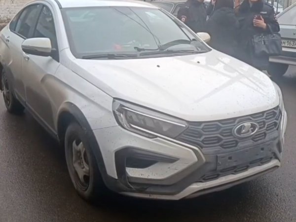 Москвич угнал авто у оренбуржца, снял номера и застрял на рельсах