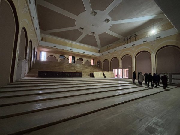 В здании театра Музыкальной комедии в Оренбурге уже месяц идёт капитальный ремонт; фото: тг-канал Евгении Шевченко 
