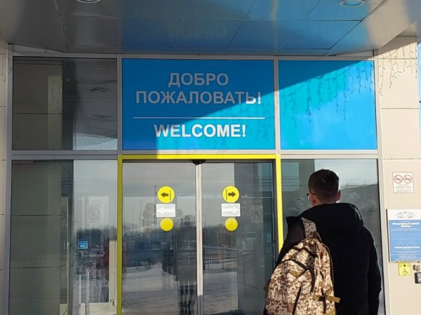 Пенсионерка из Казахстана избила в аэропорту Оренбурга двух сотрудников полиции