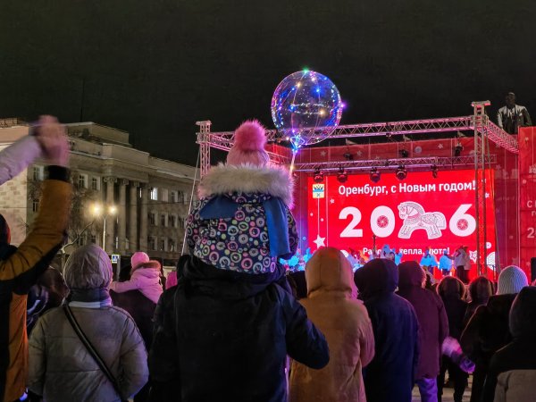 В Оренбурге официально открыли новогодний городок Как это было?
