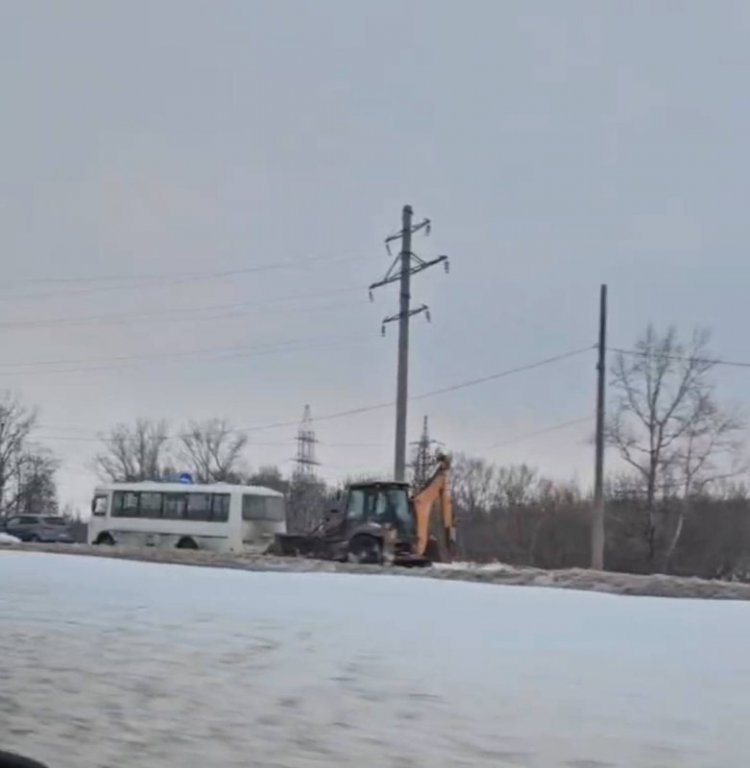 Очевидцы утверждают, что на старом мосту через Сакмару началиь работы; фото прислали в сообщество «Наркор» Очевидцы утверждают, что на старом мосту через Сакмару началиь работы; фото прислали в сообщество «Наркор»