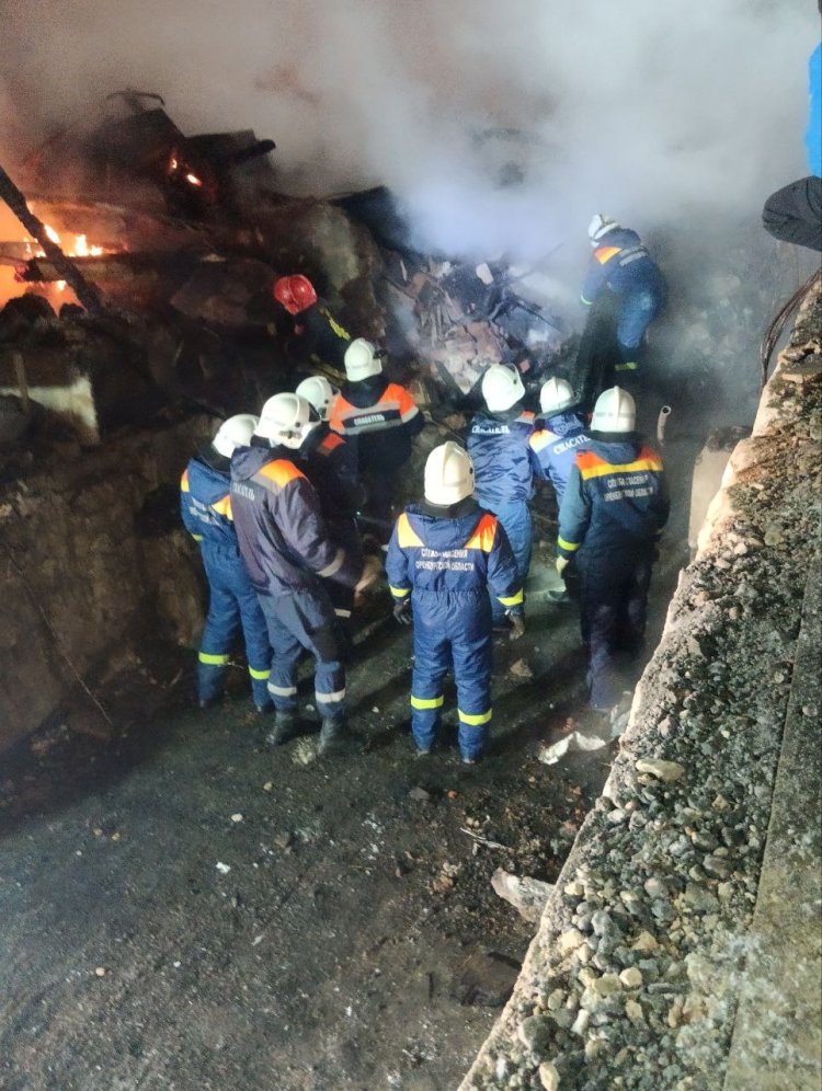 Трагедия в Сакмаре: два человека погибли на пожаре; фото: Департамент ПБ и ГЗ Оренбургской области 