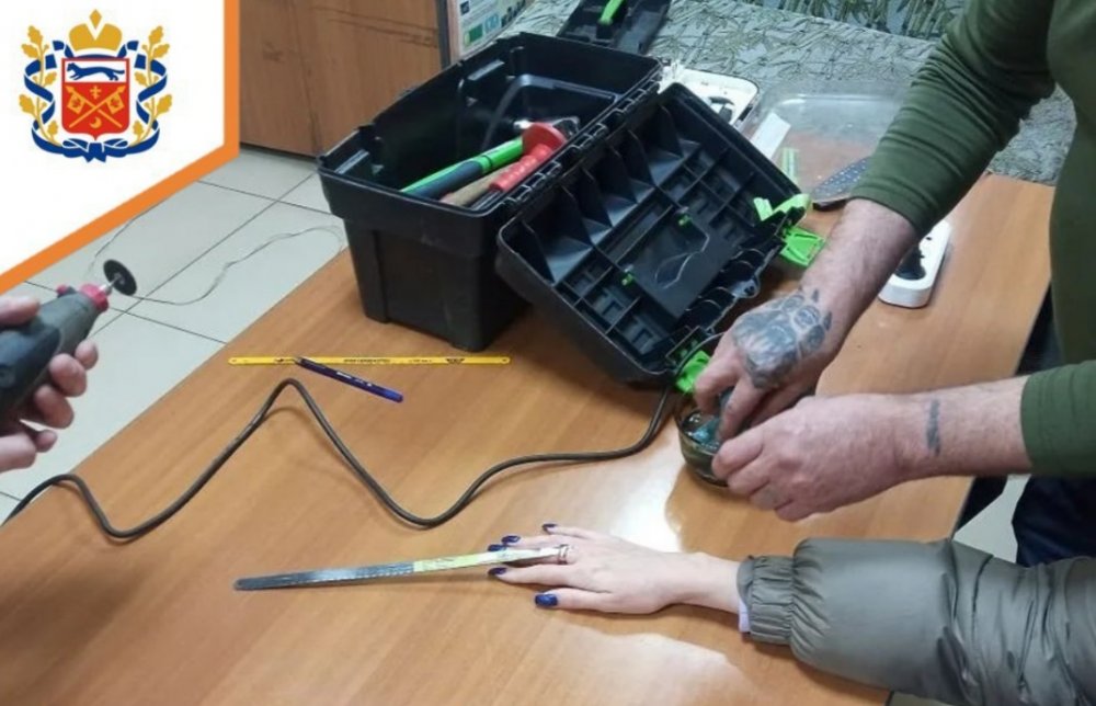 Спасатели сняли застрявшее кольцо