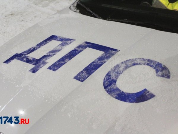 На дорогах в Оренбуржье ограничили движение из-за метели