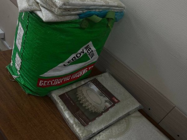 В Оренбурге мужчина украл из машины 17 скатертей