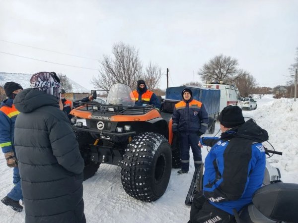 Спасатели на вездеходе Росомаха 