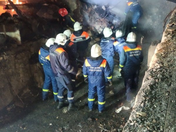 Трагедия в Сакмаре: два человека погибли на пожаре; фото: Департамент ПБ и ГЗ Оренбургской области 