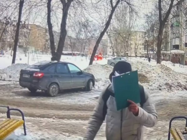 В Оренбурге лжеэлектрик вынес из квартир пенсионерок почти 500 000 рублей