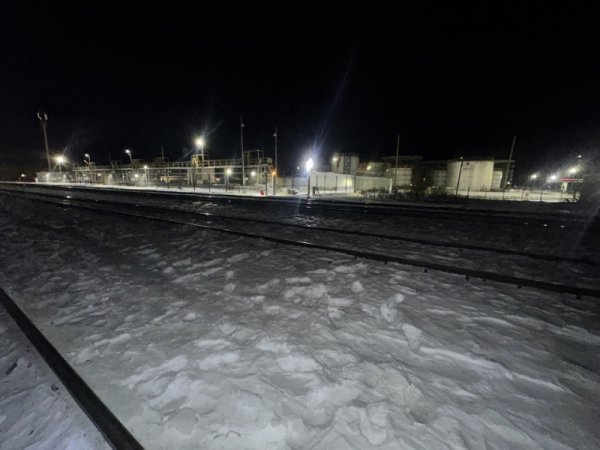 Оренбурженке отрезало ногу на ж/д путях, когда она пыталась пролезть под поездом
