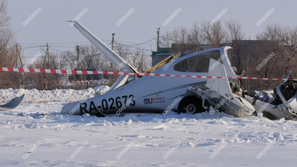 Фото с места крушения учебного самолета в Орске; фото: ORSK.RU