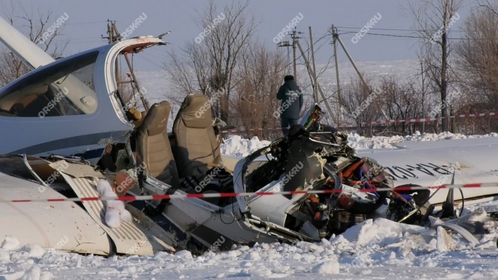 Место трагедии, где разбился учебный самолёт; фото: ORSK.RU