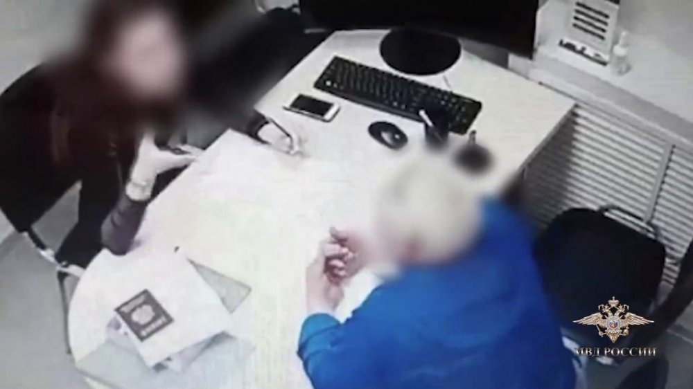 Допрос участников организованного преступного сообщества лжеюристов; фото: УМВД по Оренбургской области