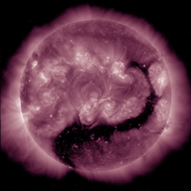 Солнечная вспышка M2.4 и прогноз магнитных бурь на 17-19 февраля.