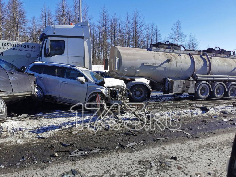 Массовая авария на Загородном шоссе в Оренбурге; фото 1743.RU прислали в сообщество «НАРКОР»