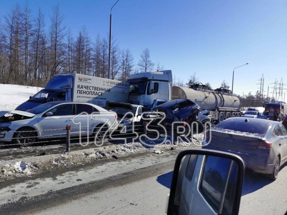 Жёсткая авария с 7 машинами и 3 пострадавшими произошла в Оренбурге;  фото 1743.RU прислали в сообщество «НАРКОР»