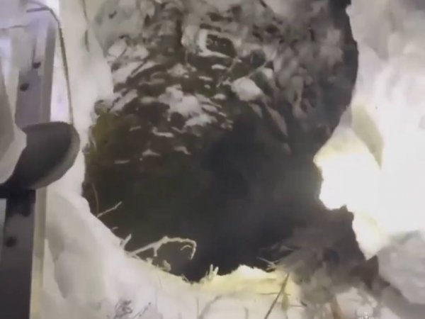 Видео: оренбургские сотрудники МЧС вытащили мужчину из колодца