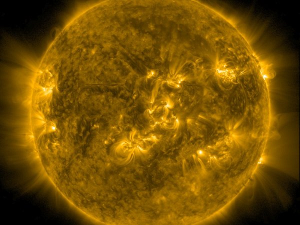 Вспышки на Солнце могут спровоцировать магнитные бури с 9 по 11 февраля