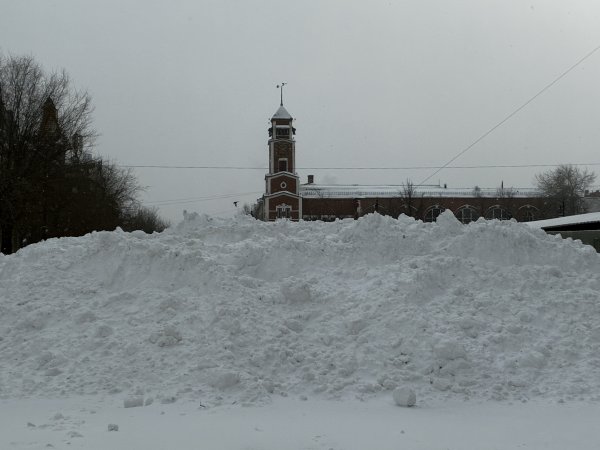 Оренбург заваливает снегом: фоторепортаж