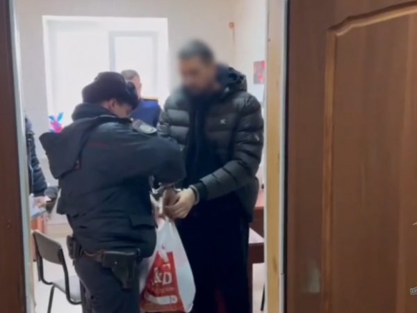Фото: одного из участников ОПГ задержали, это житель Нежинки; фото: скриншот с видео УМВД по Оренбургской области 