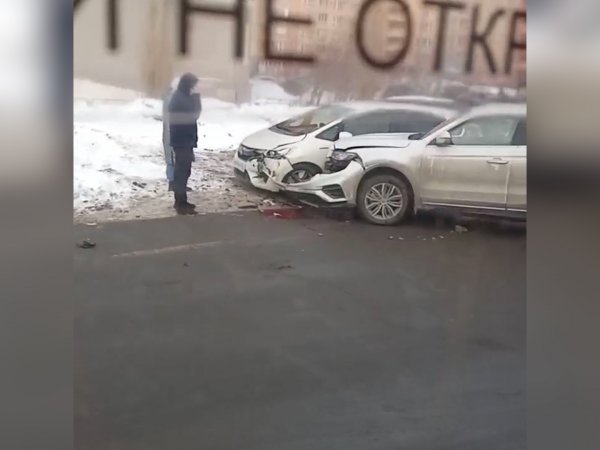 На Инверторной в Оренбурге столкнулись Honda и Atlas