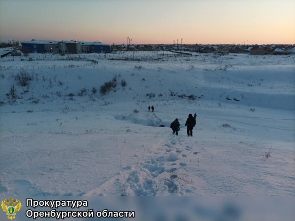 В овраге под Оренбургом обнаружены тела женщины и ребёнка