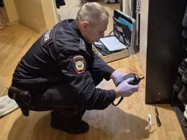 Полицейские работали на месте преступления; фото: УМВД по Оренбургской области
