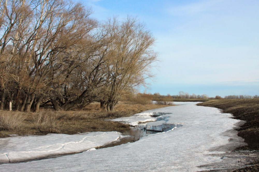 Весенние сугробы в полях Оренбуржья. Фото 1743