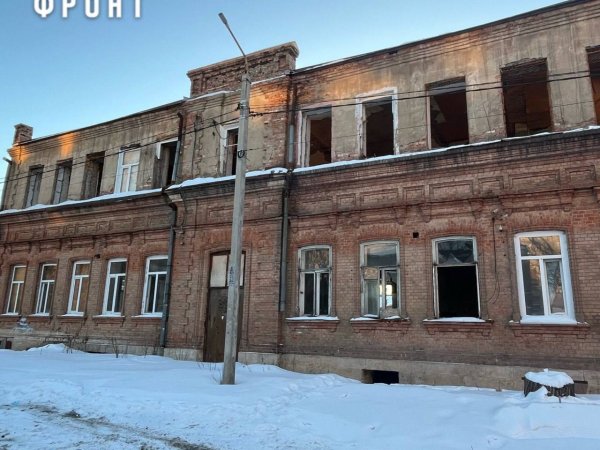 В Оренбурге заброшенная усадьба купца Рукавишникова стоит с открытыми окнами и дверями