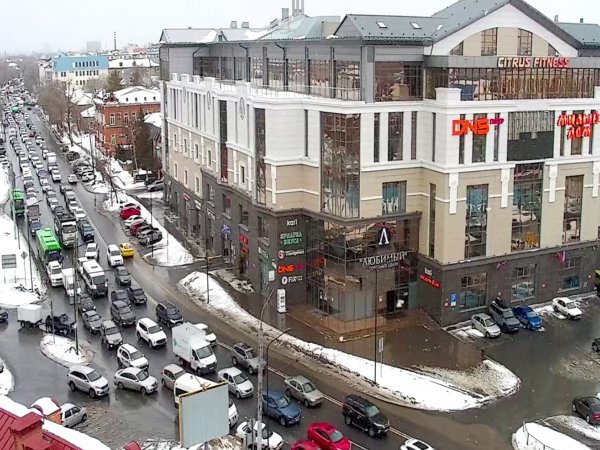 На Чичерина в Оренбурге образовалась огромная пробка: на мосту через Урал ведется ремонт