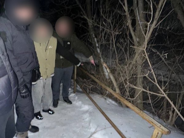 Девять закладок за один вечер пытались сделать в Оренбурге двое молодых людей