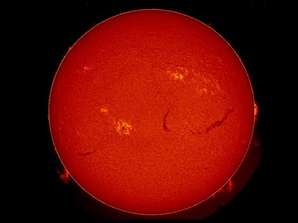 Мощная вспышка M2.8 на Солнце: к Земле движется плазменный удар, ожидается сильная магнитная буря