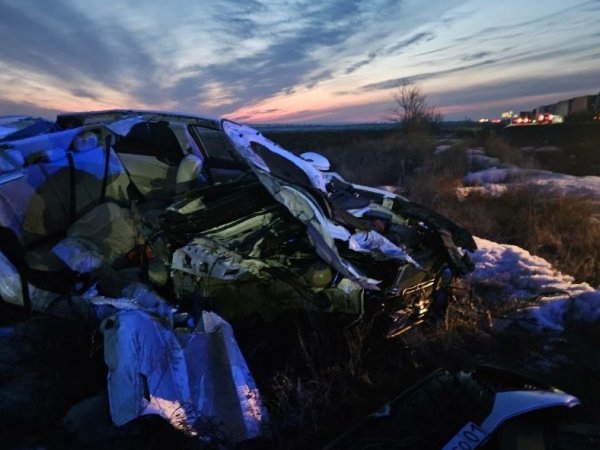 В автокатастрофе в Оренбуржье погибли два человека: легковушка влетела в грузовик