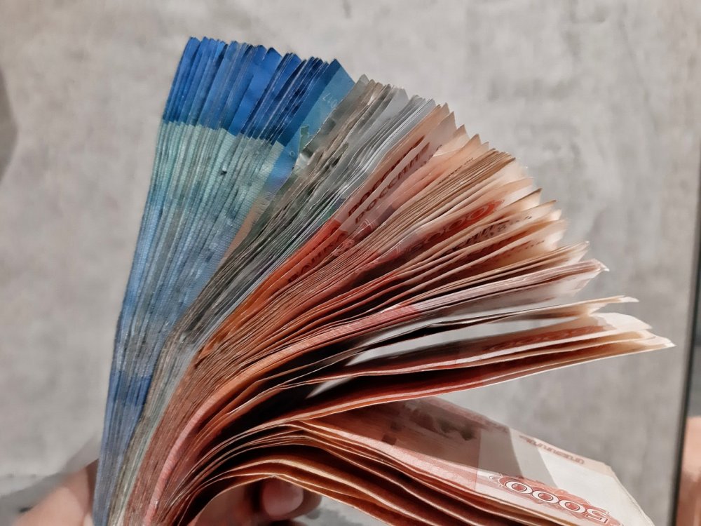 украла около 4 млн