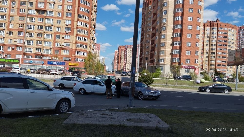 два автомобиля столкнулись на Салмышской