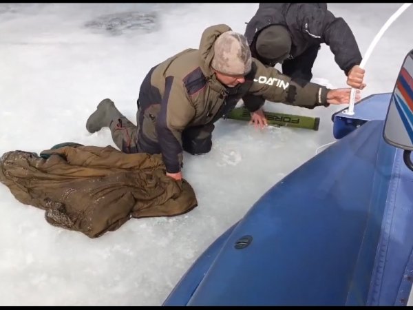 С рыбалки пришлось возвращаться со спасателями на катере-подушке