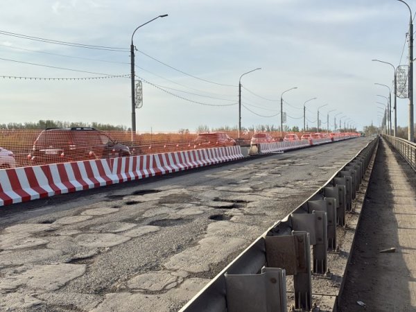 пробки из-за перекрытого моста через Урал