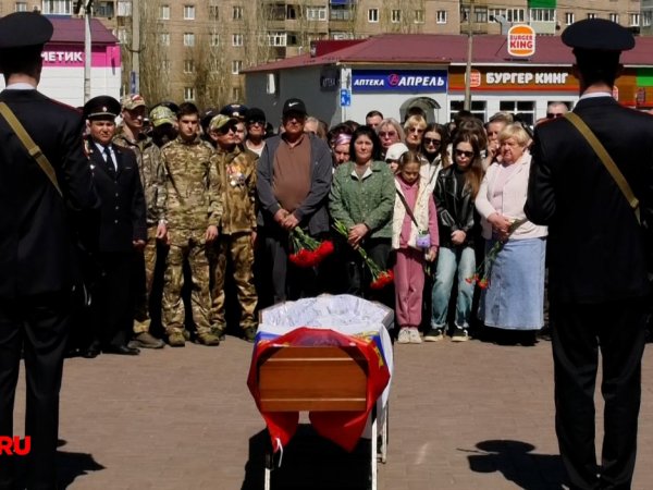В Новотроицке проводили в последний путь полицейского Никиту Гнусина